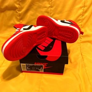 Red, black & white Retro OG, size 1